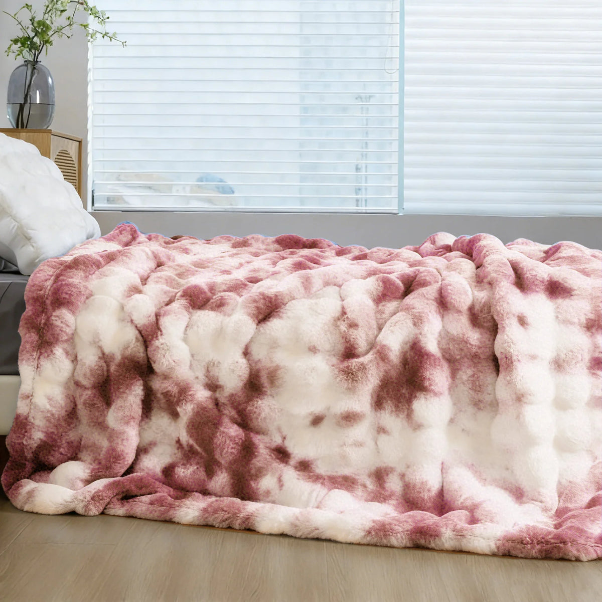 ROSEKIND Soft Faux Fur Rabbit Blanket for Cozy Home Comfort