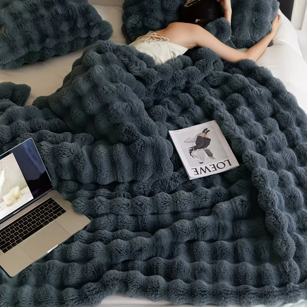 ROSEKIND Soft Faux Fur Rabbit Blanket for Cozy Home Comfort
