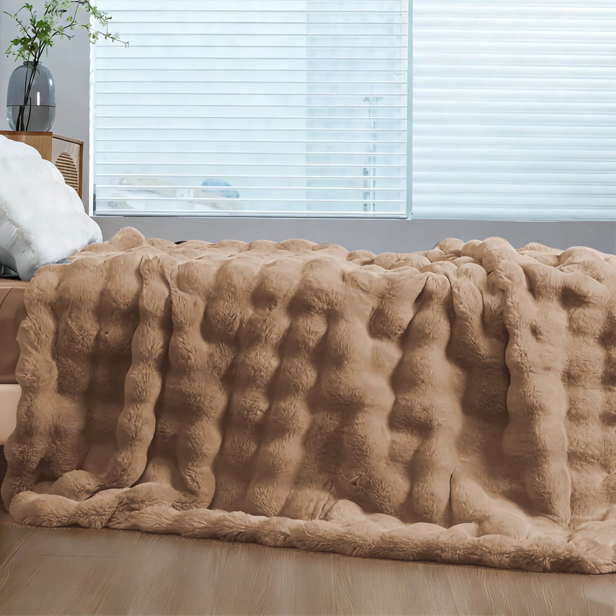 ROSEKIND Soft Faux Fur Rabbit Blanket for Cozy Home Comfort