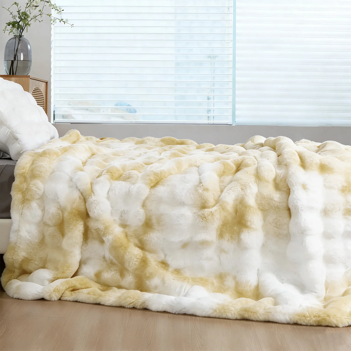 ROSEKIND Soft Faux Fur Rabbit Blanket for Cozy Home Comfort