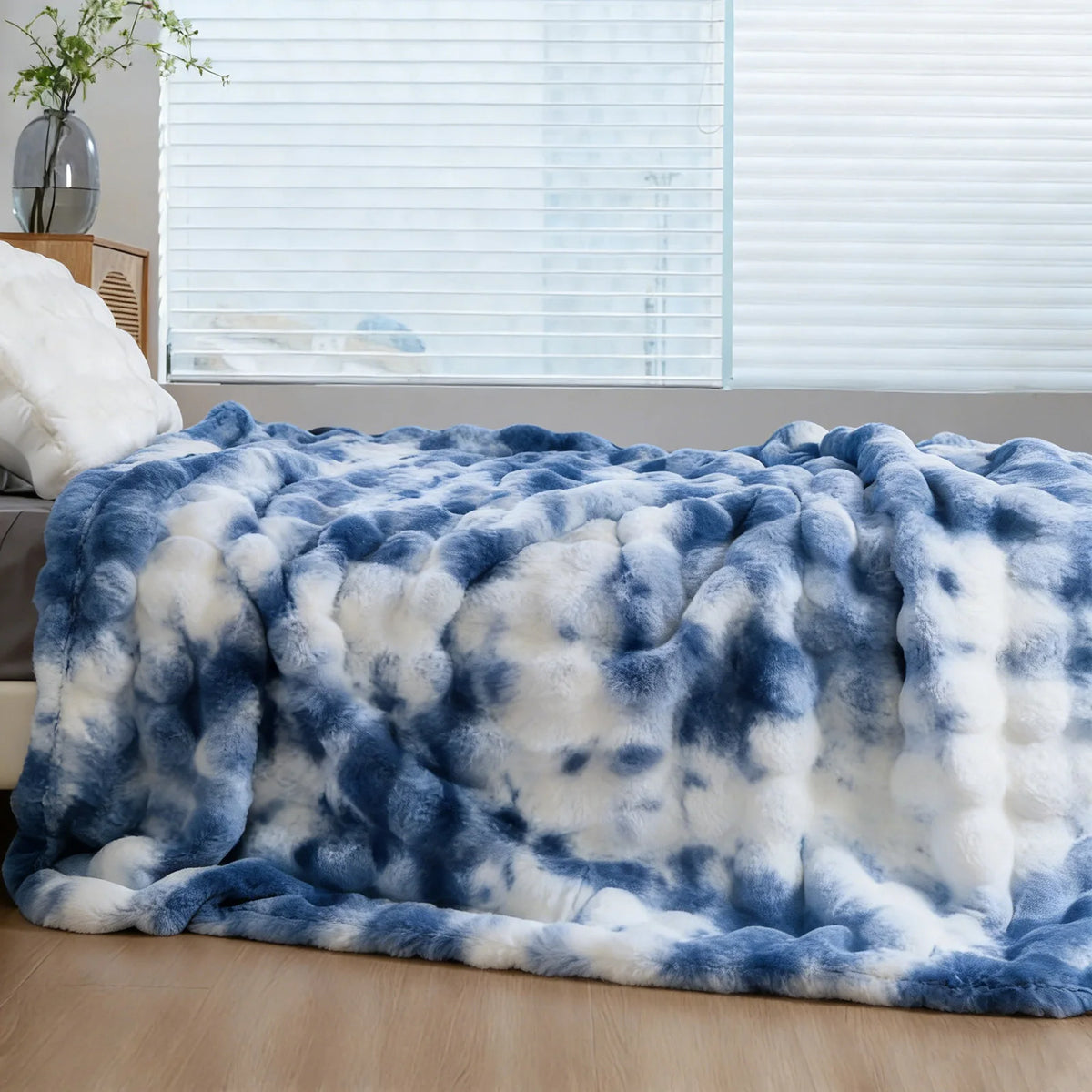 ROSEKIND Soft Faux Fur Rabbit Blanket for Cozy Home Comfort