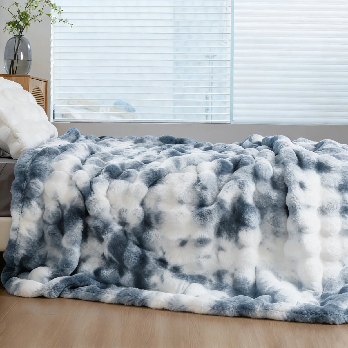 ROSEKIND Soft Faux Fur Rabbit Blanket for Cozy Home Comfort