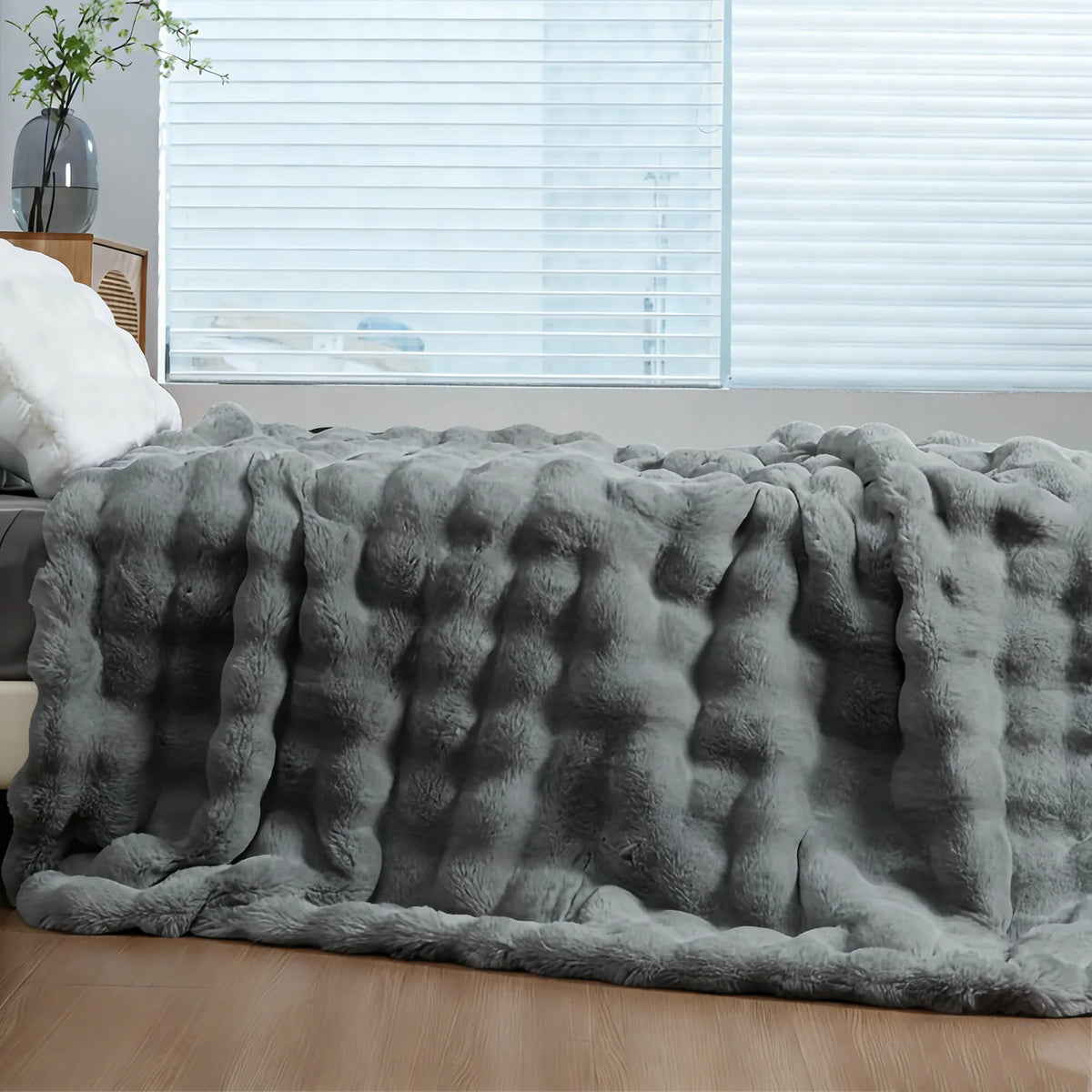 ROSEKIND Soft Faux Fur Rabbit Blanket for Cozy Home Comfort