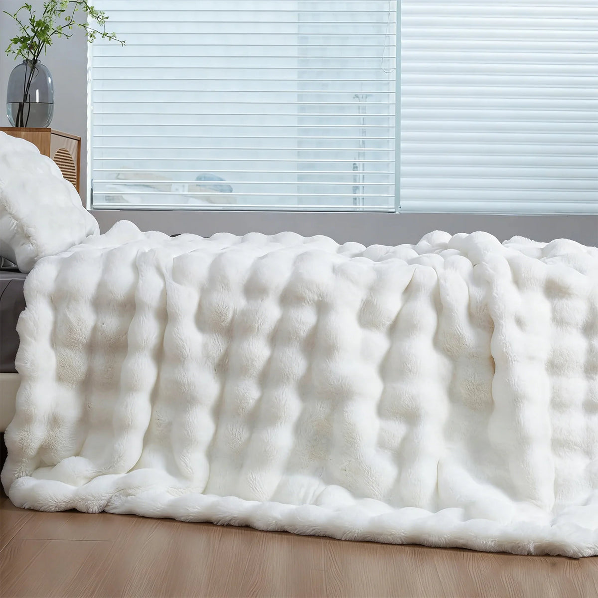 ROSEKIND Soft Faux Fur Rabbit Blanket for Cozy Home Comfort