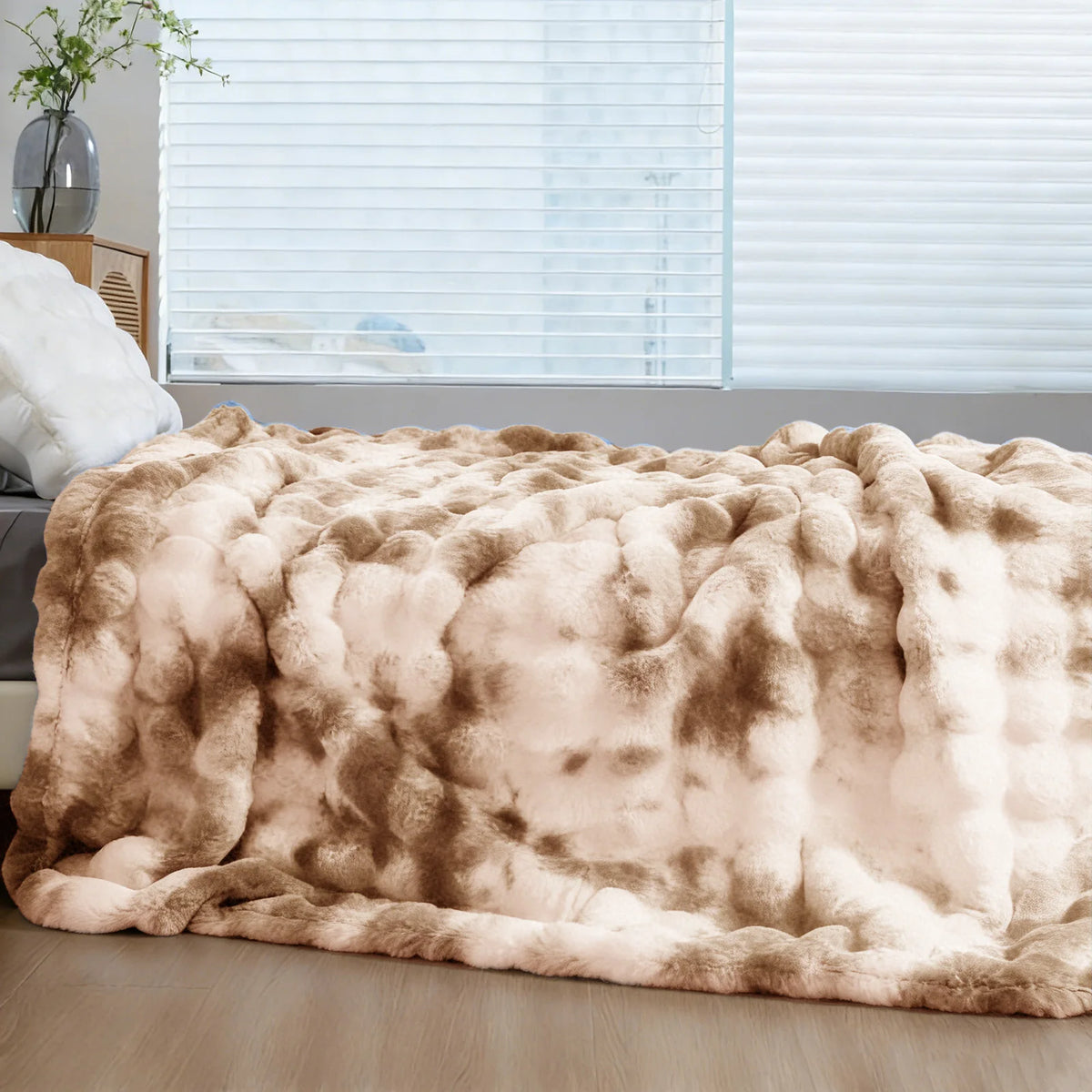 ROSEKIND Soft Faux Fur Rabbit Blanket for Cozy Home Comfort