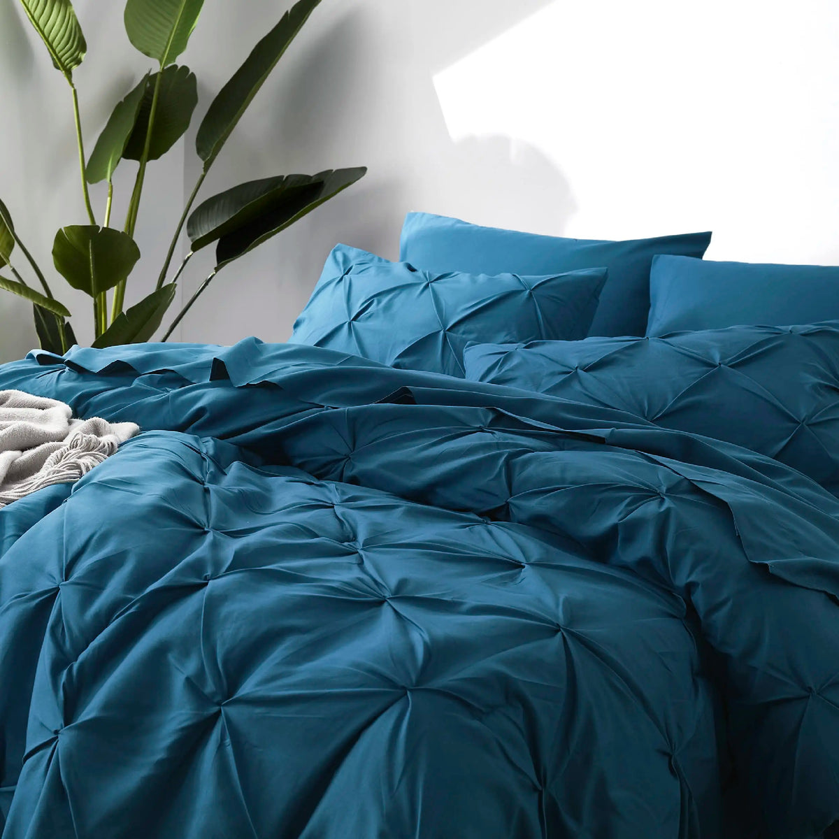 Luxury Pinch Pleat Microfiber Bedding Set With All Season Comforter