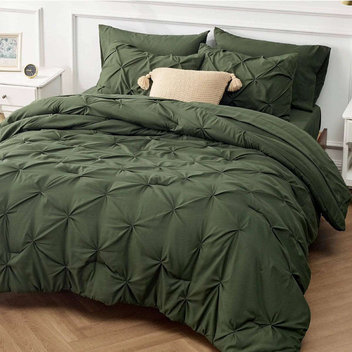 Luxury Pinch Pleat Microfiber Bedding Set With All Season Comforter